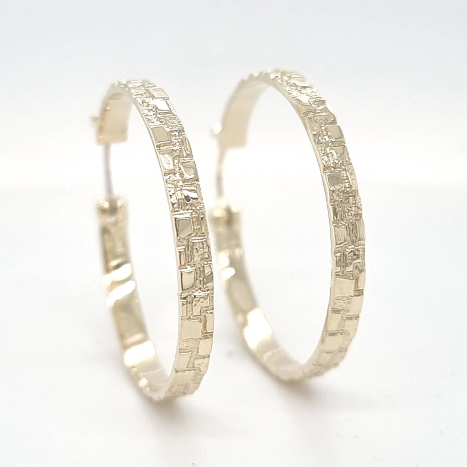 Icecold Gull eyrnalokkar