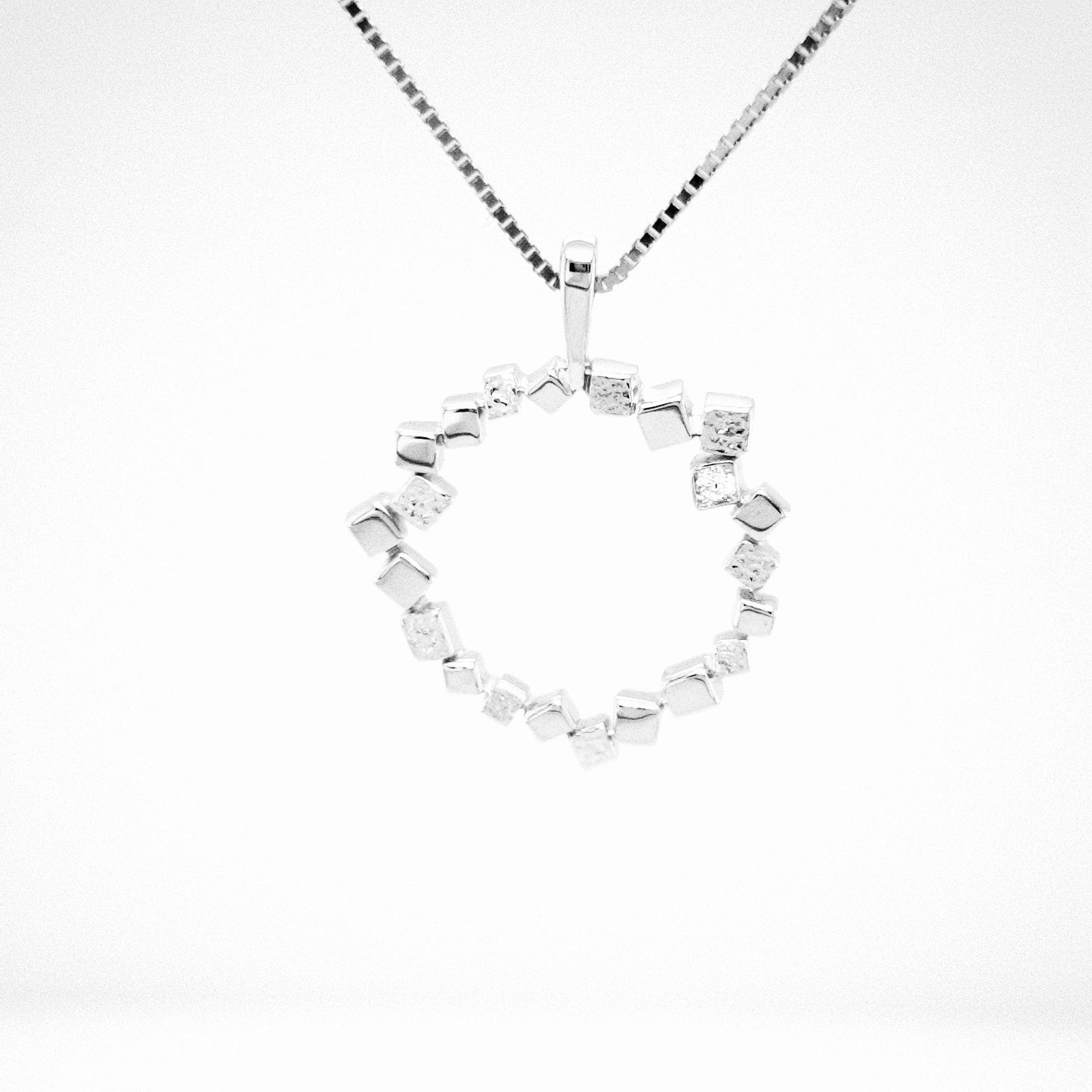 Icecold Gull hálsmen, Stuðlar, með 1 demant