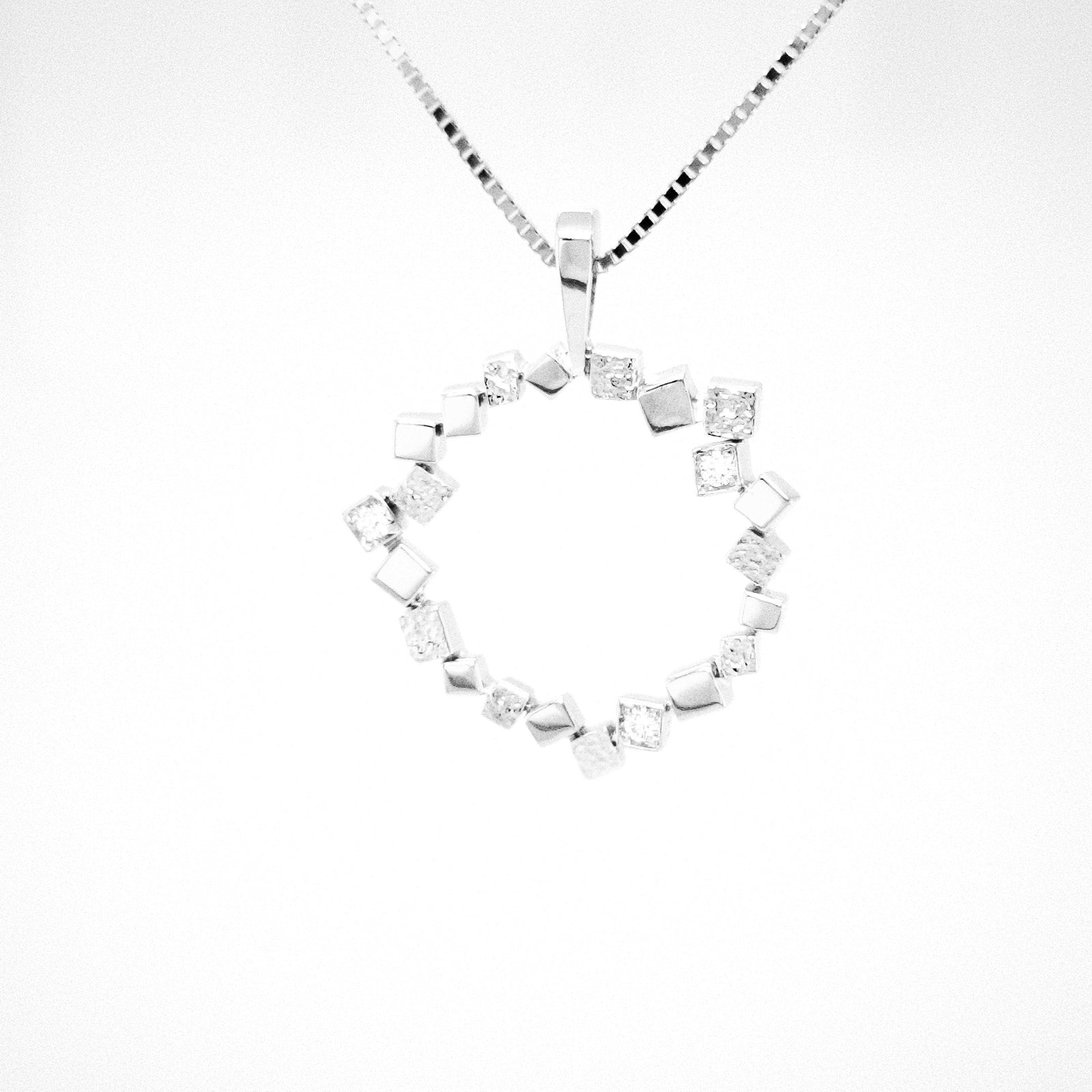 Icecold Gull hálsmen, Stuðlar, með 3 demöntum