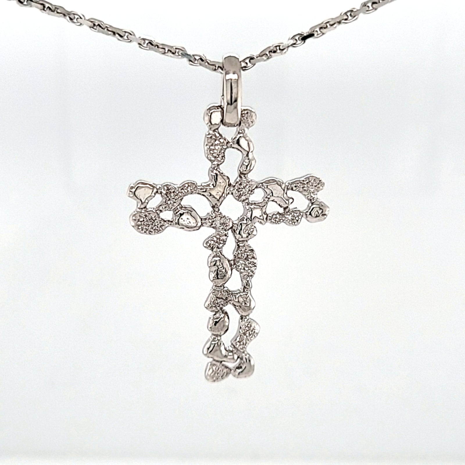 Silfur Kross með Frost Áferð