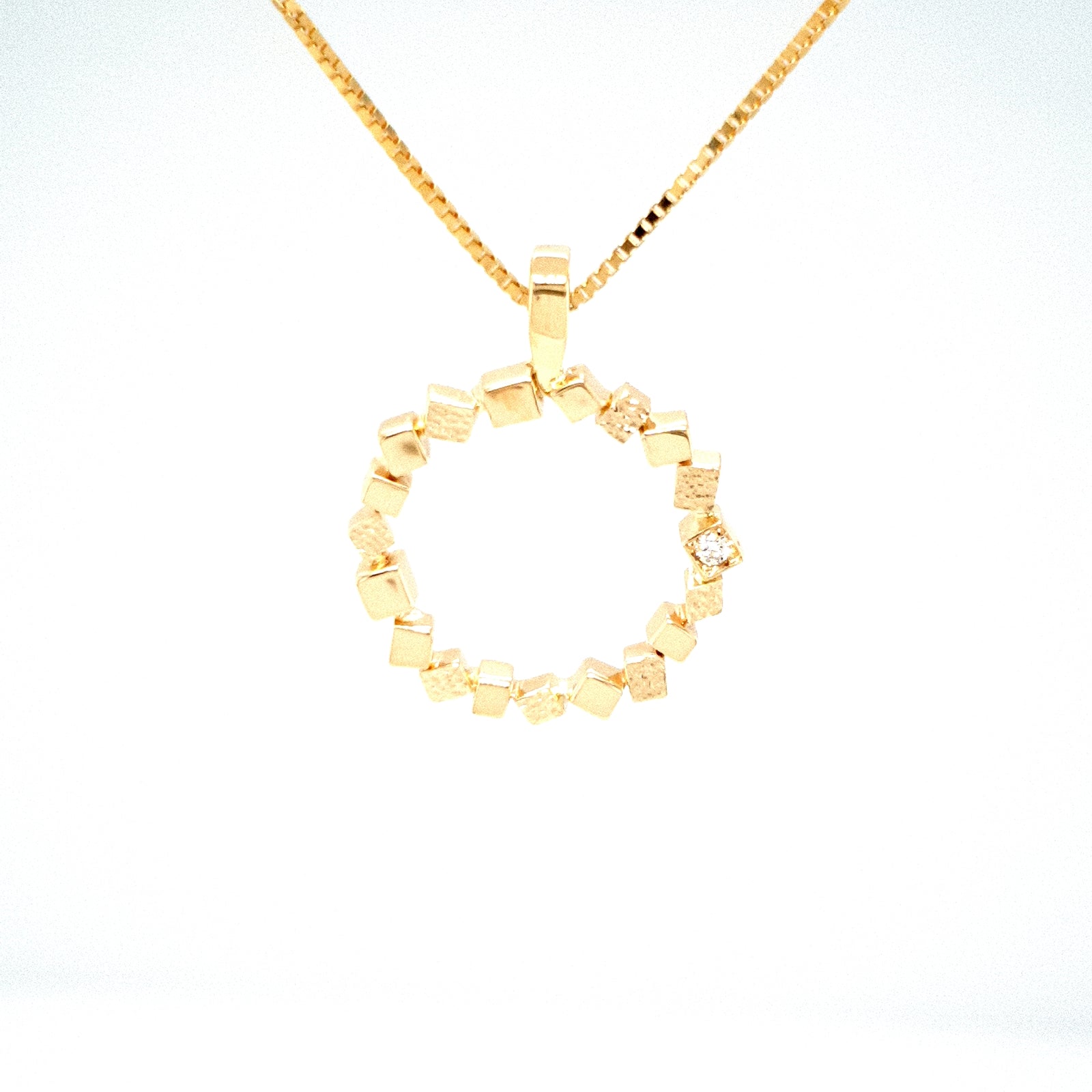 Icecold Gull hálsmen minna, Stuðlar, með 1 demant