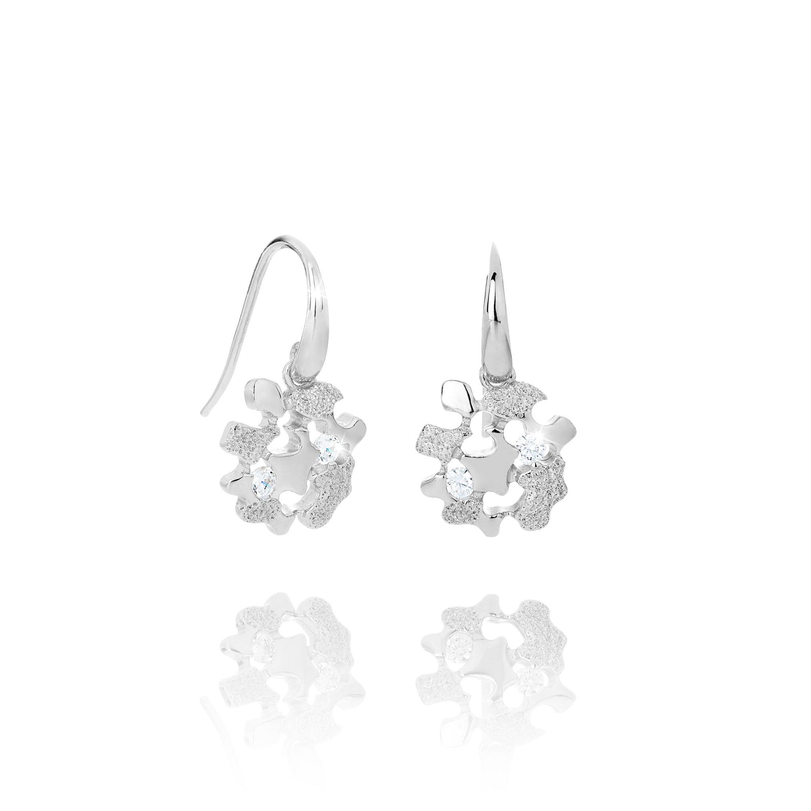 Íslínan <br> Lafandi snjókornalokkar með frostáferð og zirconia