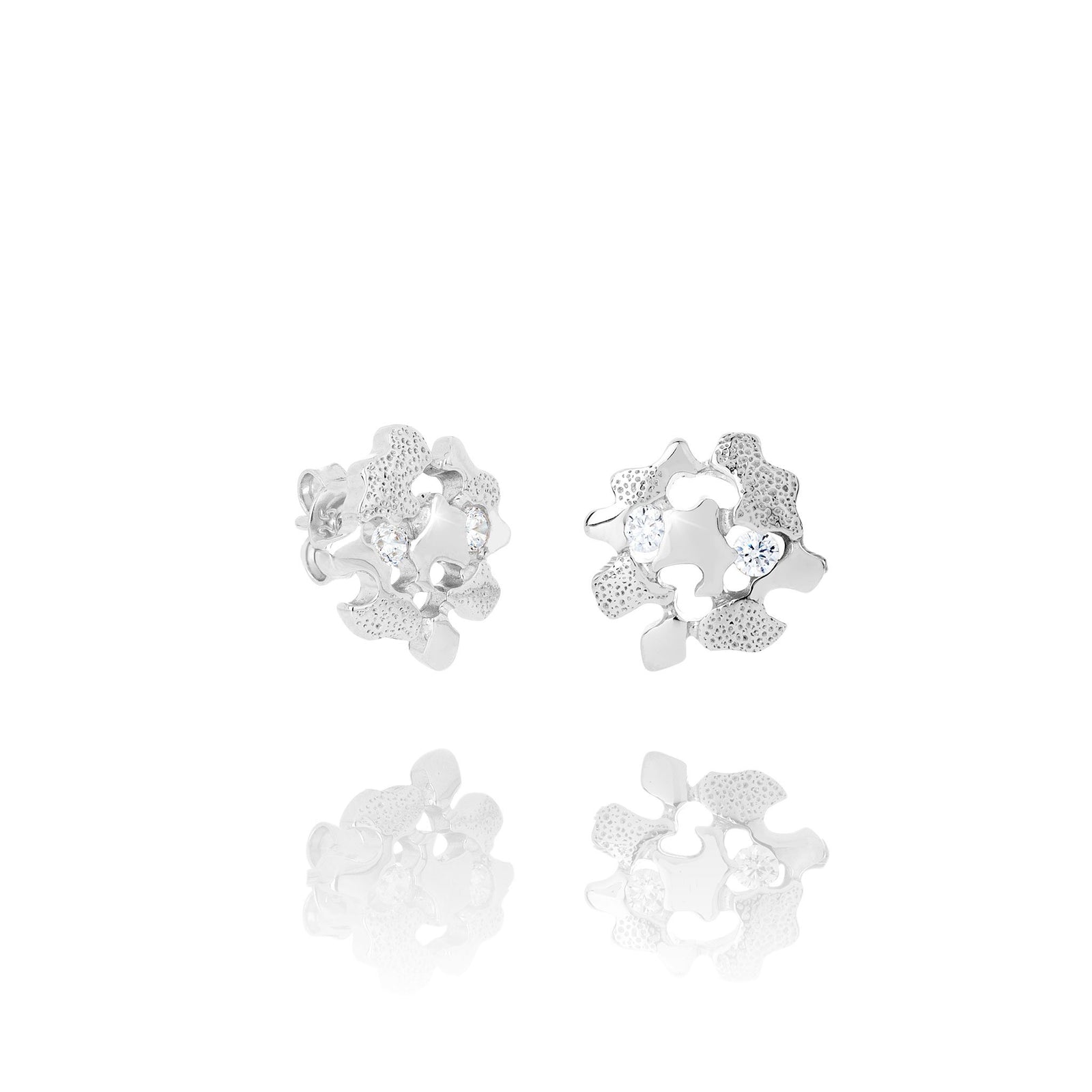 Íslínan <br> snjókornalokkar með frostáferð og zirconia